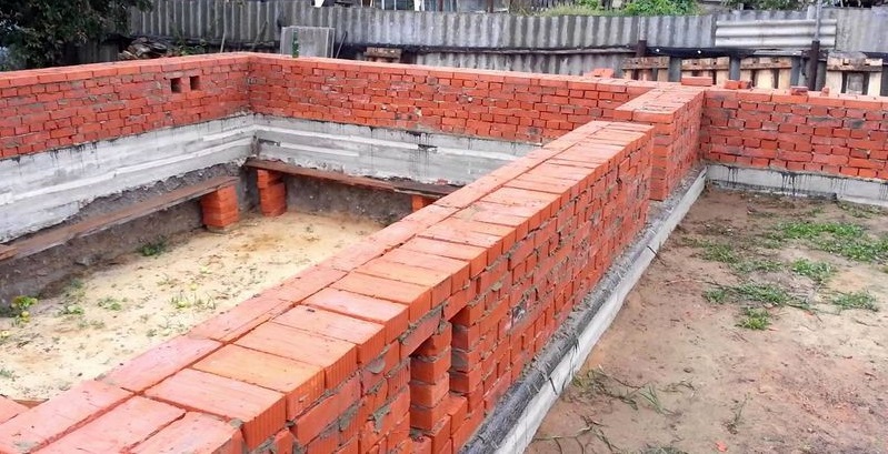cokol-iz-kirpicha-na-lentochniy-fundament.jpg